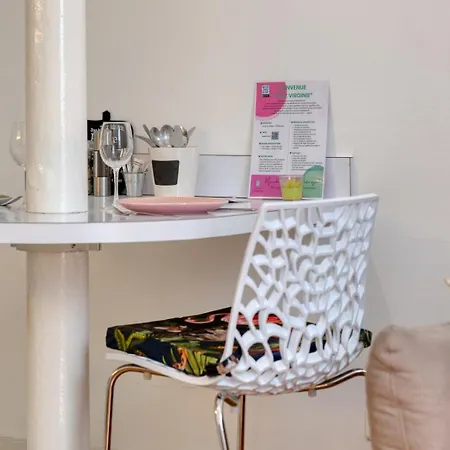 Virginie F2 Et Agreable Avec Parking ! روان