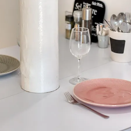 Virginie F2 Et Agreable Avec Parking ! روان